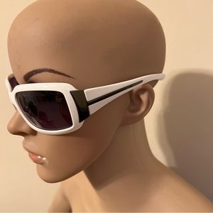 Fashion sunglasses in white